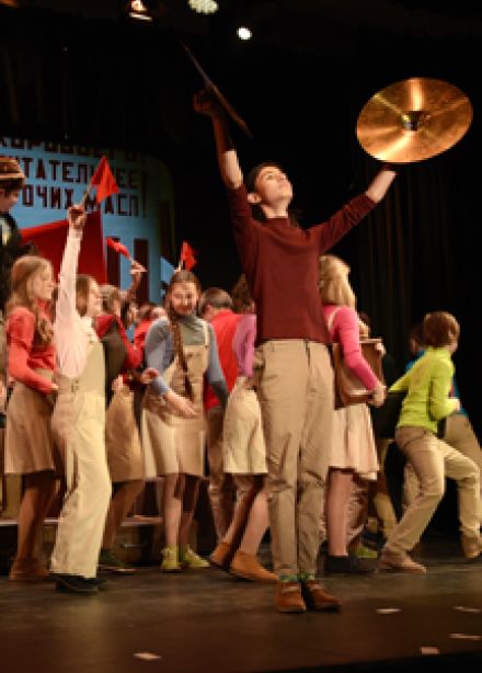 15 старых чемоданов и одна страна