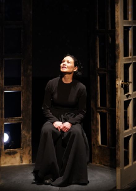 В лучах (Театр им. Ленсовета)