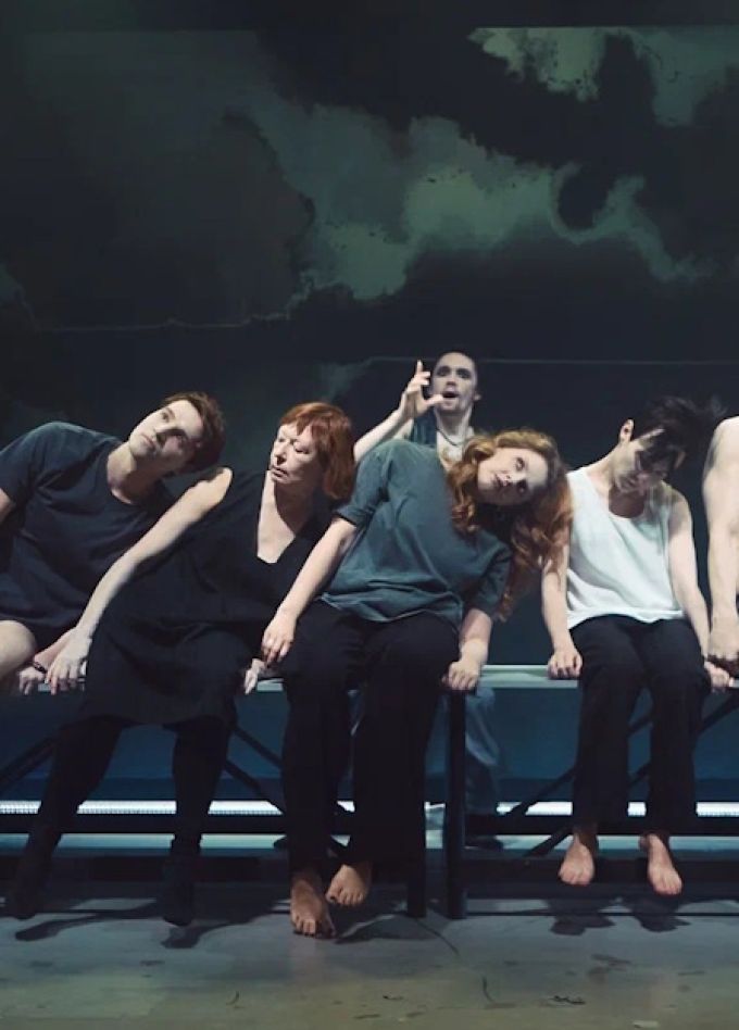 Близкие люди.