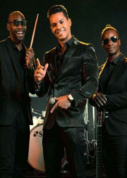 Keneri Alcovel. Cubamania на сцене Noisy River