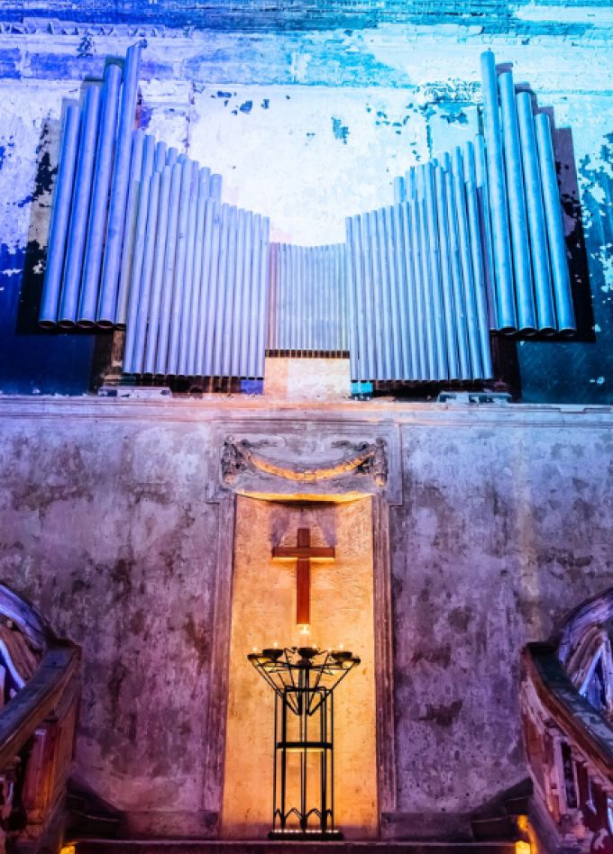 Выставка «Рок, кино и пламя: три века Анненкирхе»