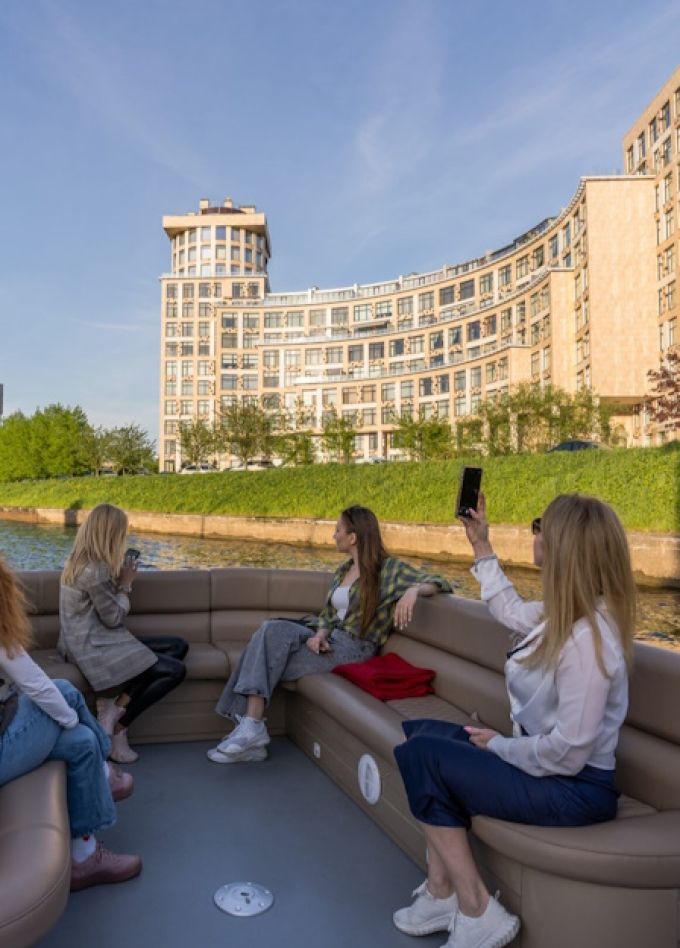 Вдоль Петроградки на катере