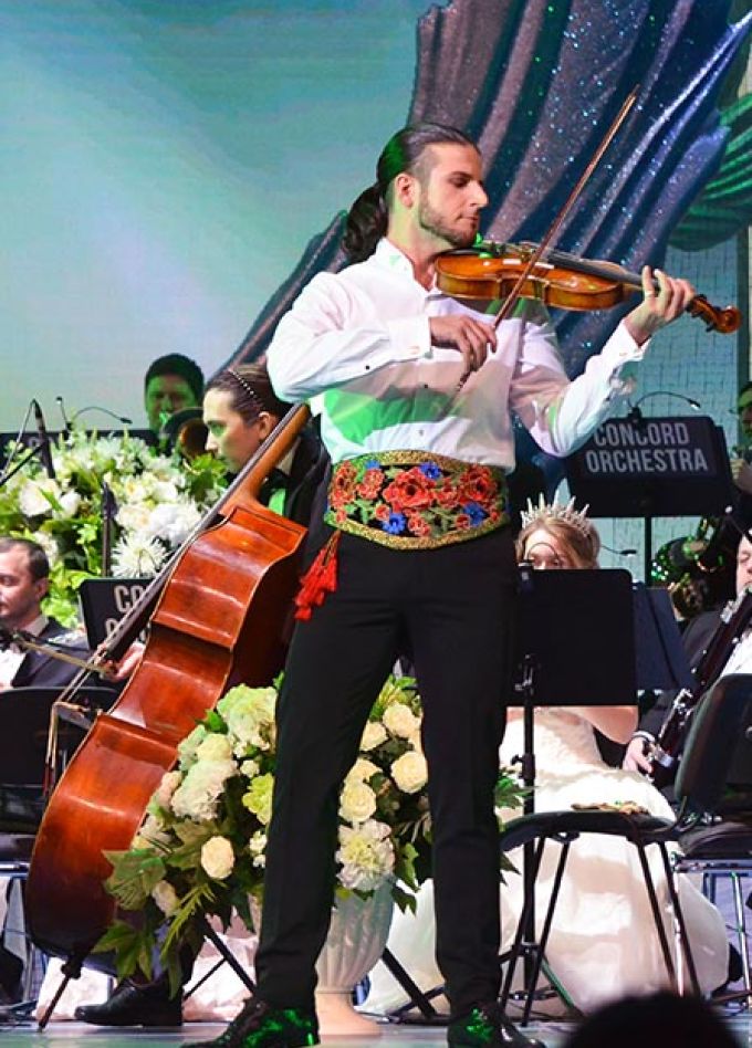 Новогоднее шоу "БЕЛОСНЕЖНЫЙ БАЛ Иоганна ШТРАУСА" CONCORD ORCHESTRA