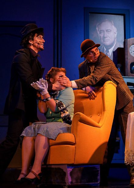 Мышьяк и кружева (Санкт-Петербургский Музыкально-драматический театр «Синяя птица»)