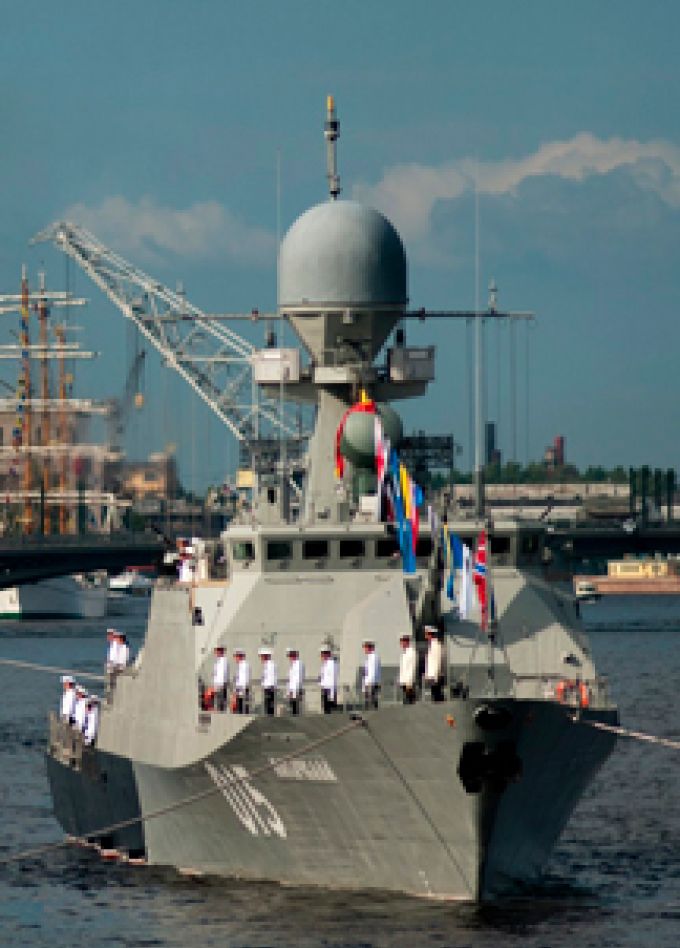 Салют с воды в День ВМФ