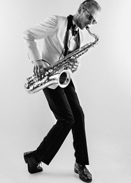 2x2 Saxophone Quartet и Яна Дельмас. Джаз на сцене Noisy River