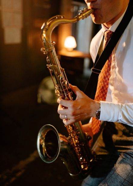 «МЕЛОДИИ НОВОГОДНЕЙ НОЧИ». Две гитары во Дворце при свечах