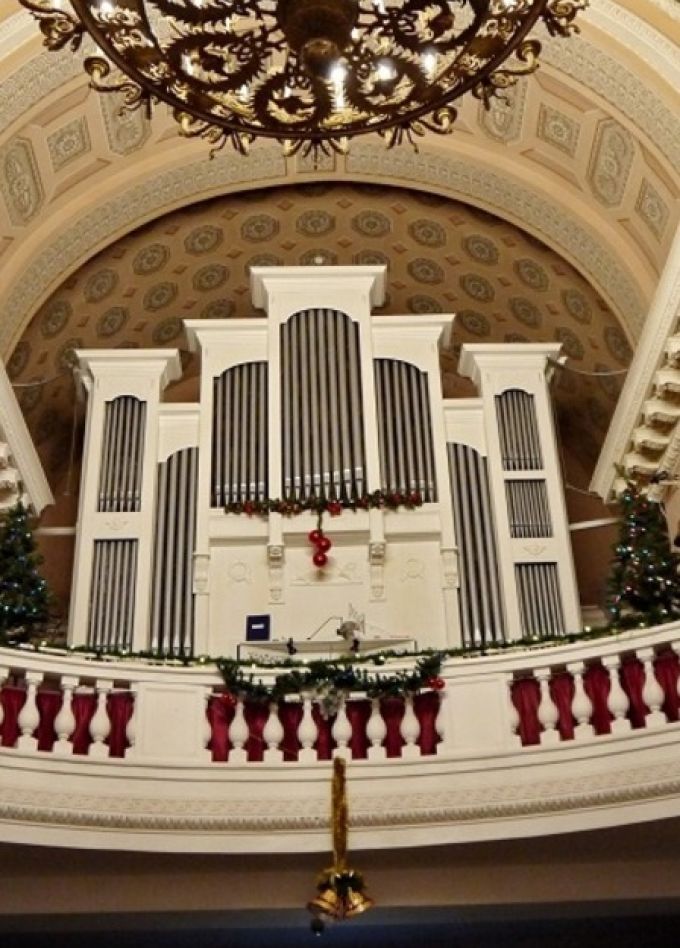 Органный концерт при свечах "Рок и тайны французских соборов"