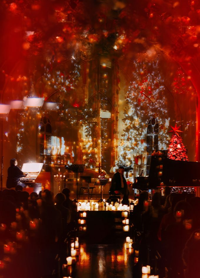 Рождественский орган при свечах