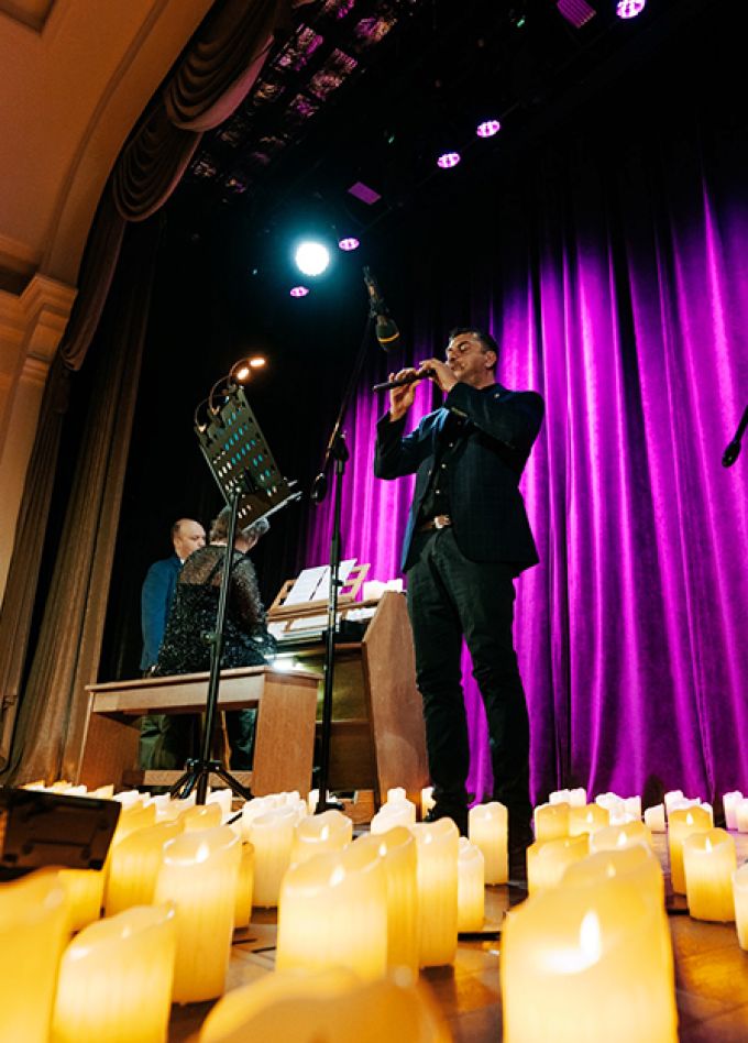 Орган и Дудук при свечах