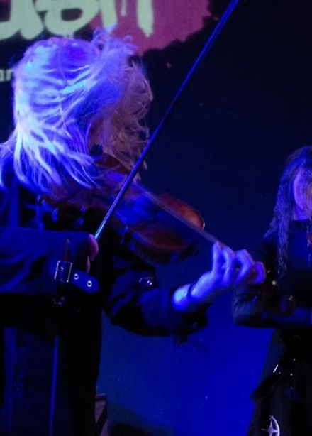 МИРОВЫЕ РОК-ХИТЫ. НОВОГОДНИЙ КОНЦЕРТ CRUSH STRING QUARTET В СЕРДЦЕ ГОРОДА