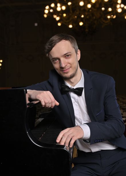 Новогодний концерт А. Лубянцев (фортепиано) и Е. Лубянцева (скрипка)