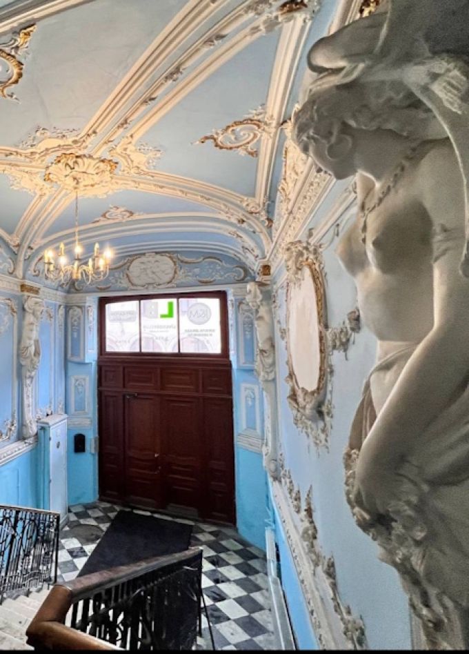 Вечерняя по дворам и парадным