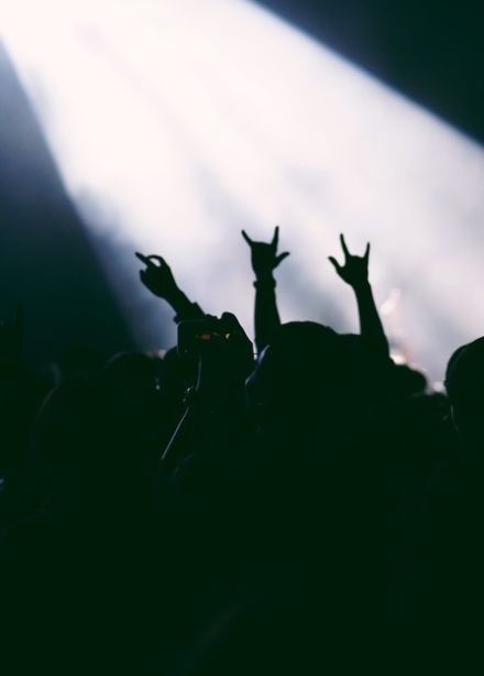 ATOMIC CELLOS. МИРОВЫЕ РОК-ХИТЫ НА ВИОЛОНЧЕЛЯХ ПРИ СВЕЧАХ