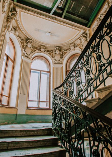 Питерский vibe: скрытые парадные, дворы-колодцы и коммуналка