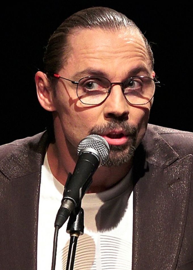 "С Пятого на Тридесятое" (моноспектакль з.а. России Дмитрия Бозина)