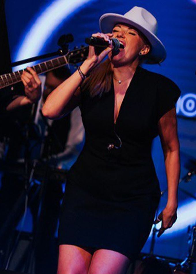 Sveta & AmoreMore band